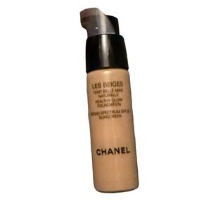 CHANEL Les Beiges Healthy Glow Foundation Shade 42 New